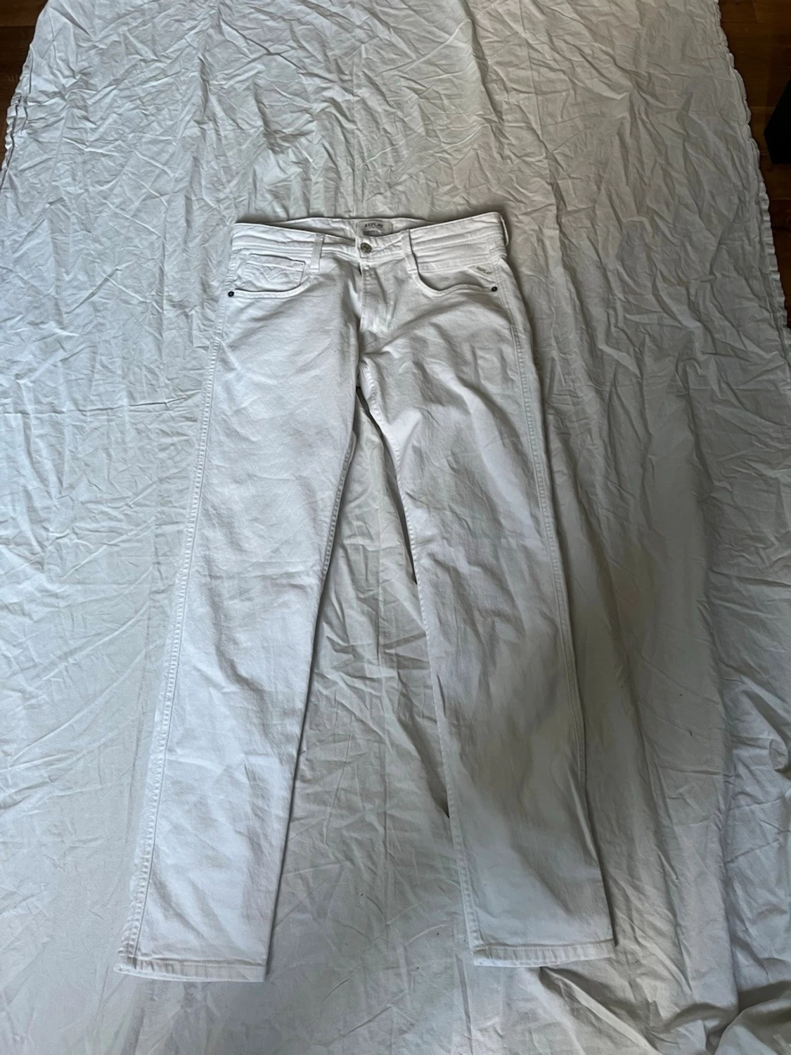 Vita raka jeans från Replay