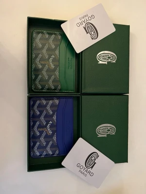 ”Zara” korthållare  - Säljer två helt nya korthållare, de är i väldigt bra kvalitet. Box och kort ingår. Skriv vid minsta fundering