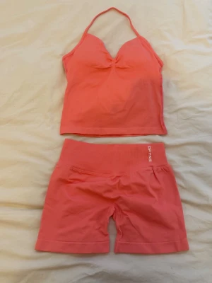 Tränings set korall - Strl s både topp och shorts endast prövad🫶 kan sälja separata för 300kr/st