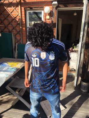 Argentina bortatröja VM 2026 - Messi 10 - Argentinas feta nya bortatröja för VM 2026 med Lionel Messi 10 på ryggen🇦🇷💙Helt nyskick✅