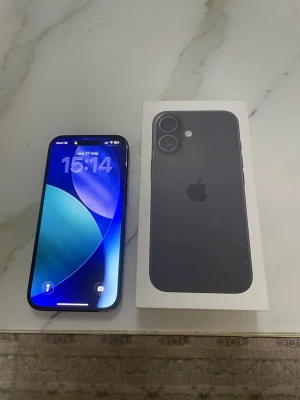 iPhone 16 128gb  - iPhone 16 Black 128GB säljes i mycket fint skick. Telefonen fungerar perfekt utan några problem och har alltid använts varsamt. Inga sprickor eller skador på skärm eller baksida.  Batterihälsa: 89% Cykelantal: 712  Kommer komplett med: Originalkartong  Telefonen är återställd, utloggad från iCloud och redo för ny ägare.