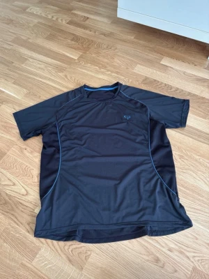 T-shirt Pierre Robert  - T-shirt från Pierre Robert sport collection i storlek XL.  Mycket bra skick. 
