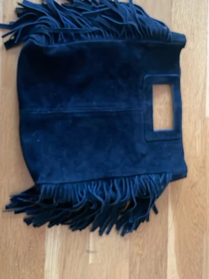 Svart mockaväska med fransar (Chicca Borse) - Mina finna Chicca Borse väska, som jag tyvärr måste släppa taget om!!