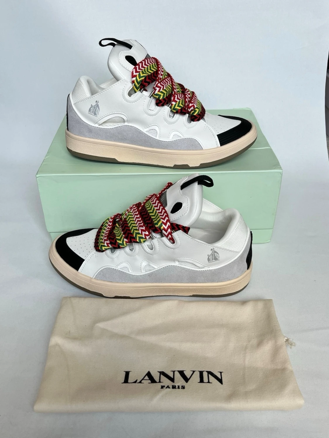 Lanvin vita sneakers med färgglada snören - 2