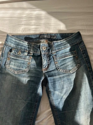 only jeans  - Sjukt snygga jeans!!