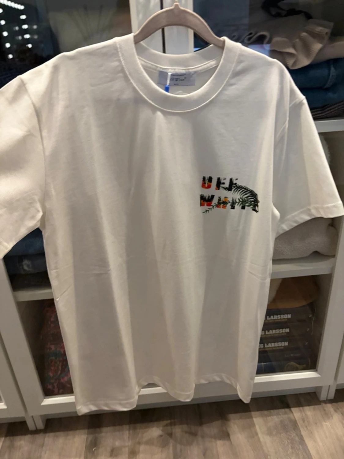Vit Off-White x KAWS t-shirt
