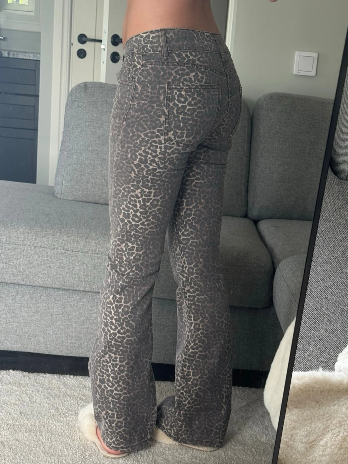Leopardmönstrade bootcut jeans - 1