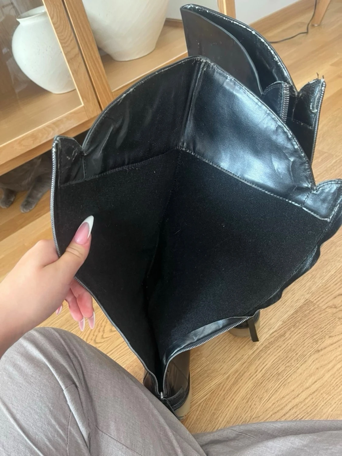 Svarta höga stövlar med grov sula - 1