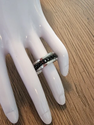 Ring roterbar - Ring punk-stil stressavlastande rostfritt stål. Roterbar kedjekedja. Storlek 10.