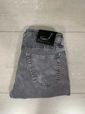 Jacob Cohën Jeans  - Säljer nu dessa Jacob Cohën Jeans i Style 688, med mått ca 38 o 100 cm. skriv för fler bilder/frågor🙌🏼