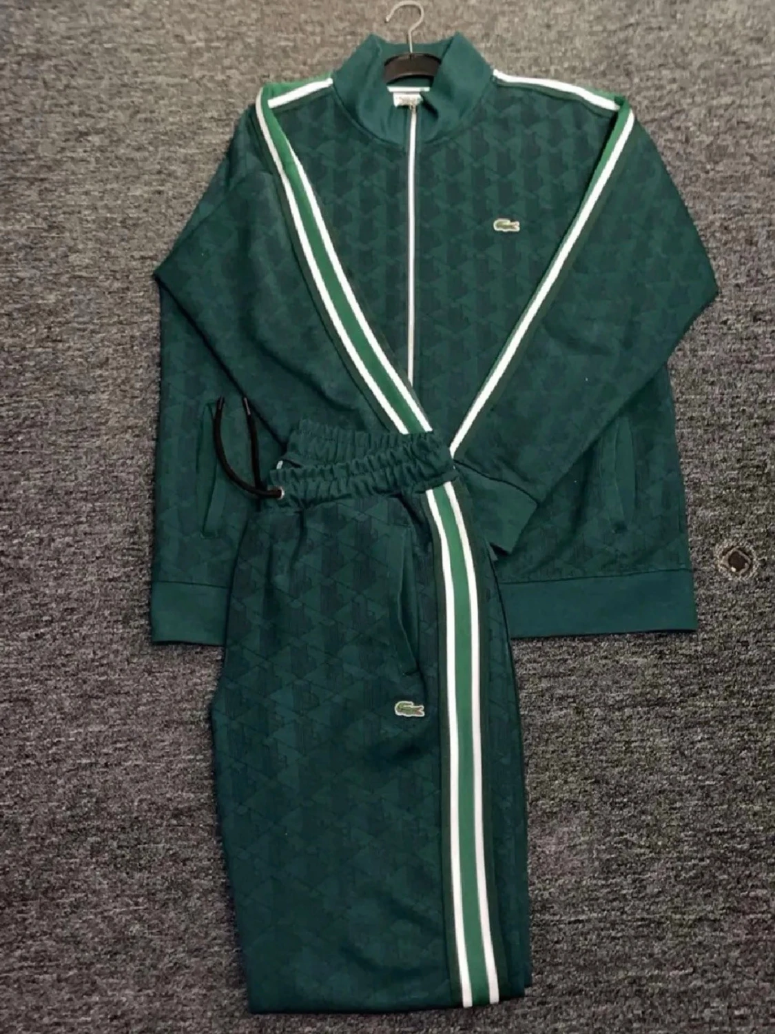 Grön tracksuit äkta