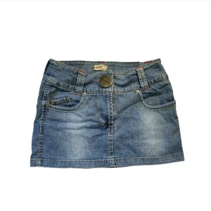 Vintage jeanskjol - Superfint skick! Midjemått 72cm Längd 32cm🌟🌟