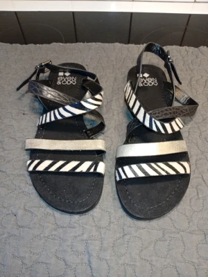 Even&Odd sandaler - Ett par helt nya aldrig använda Even&Odd damsandaler i storlek 39, nypris 600kr, priset är förhandlingsbart 