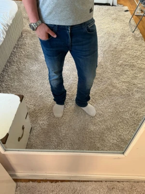 Replay Grover jeans  - Replay Jeans | skick 9/10 | Storlek 32/34 | Pris - 499kr | Modellen är ca 180cm lång | Hör av dig vid minsta fråga eller fundering!!