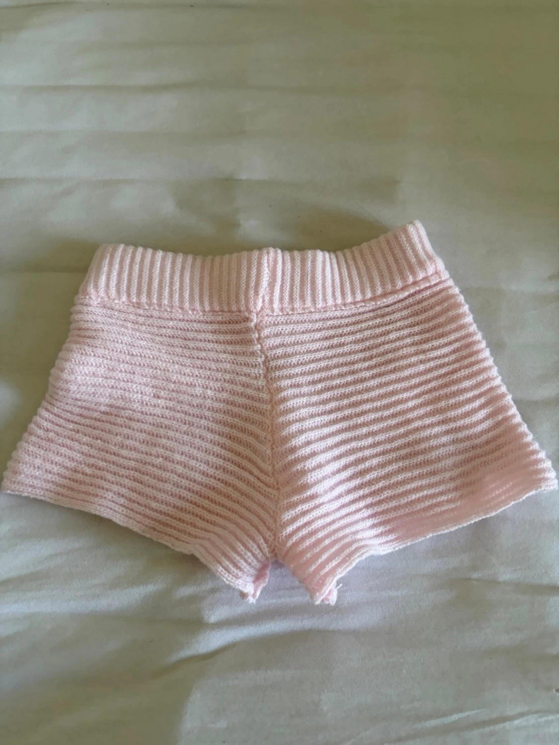 Ljusrosa ribbade stickade shorts - 1