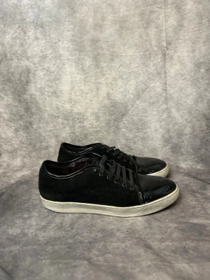 Lanvin skor - Okej skick | Size 42 | fraktar inom 24 timmar | för att köpa klicka ”köp nu” | vid frågor eller funderingar är det bara att skicka ett meddelande | följare får bättre rabatter🙌