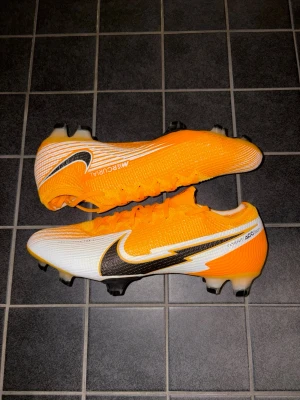 Nike Mercurial Vapor 13 FG - Helt oanvända Nike Mercurial Vapor 13 FG. Storlek 42,5.