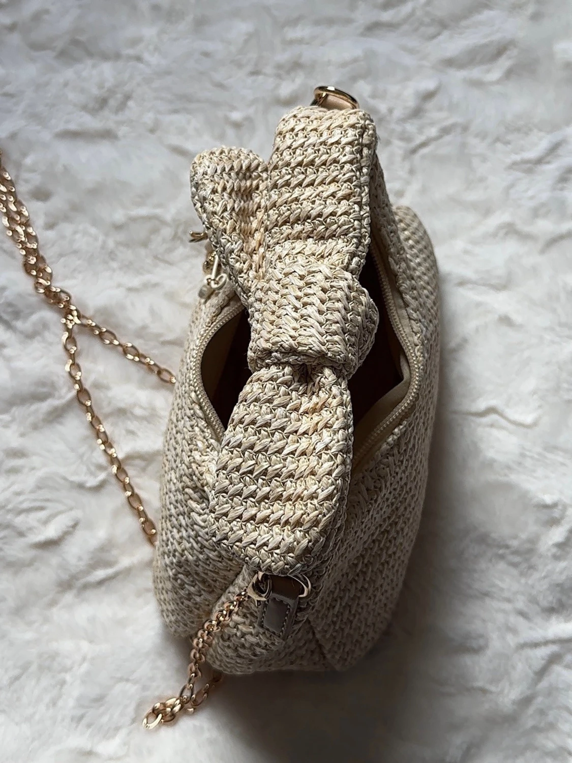 Beige virkad handväska med snäckdetaljer - 3