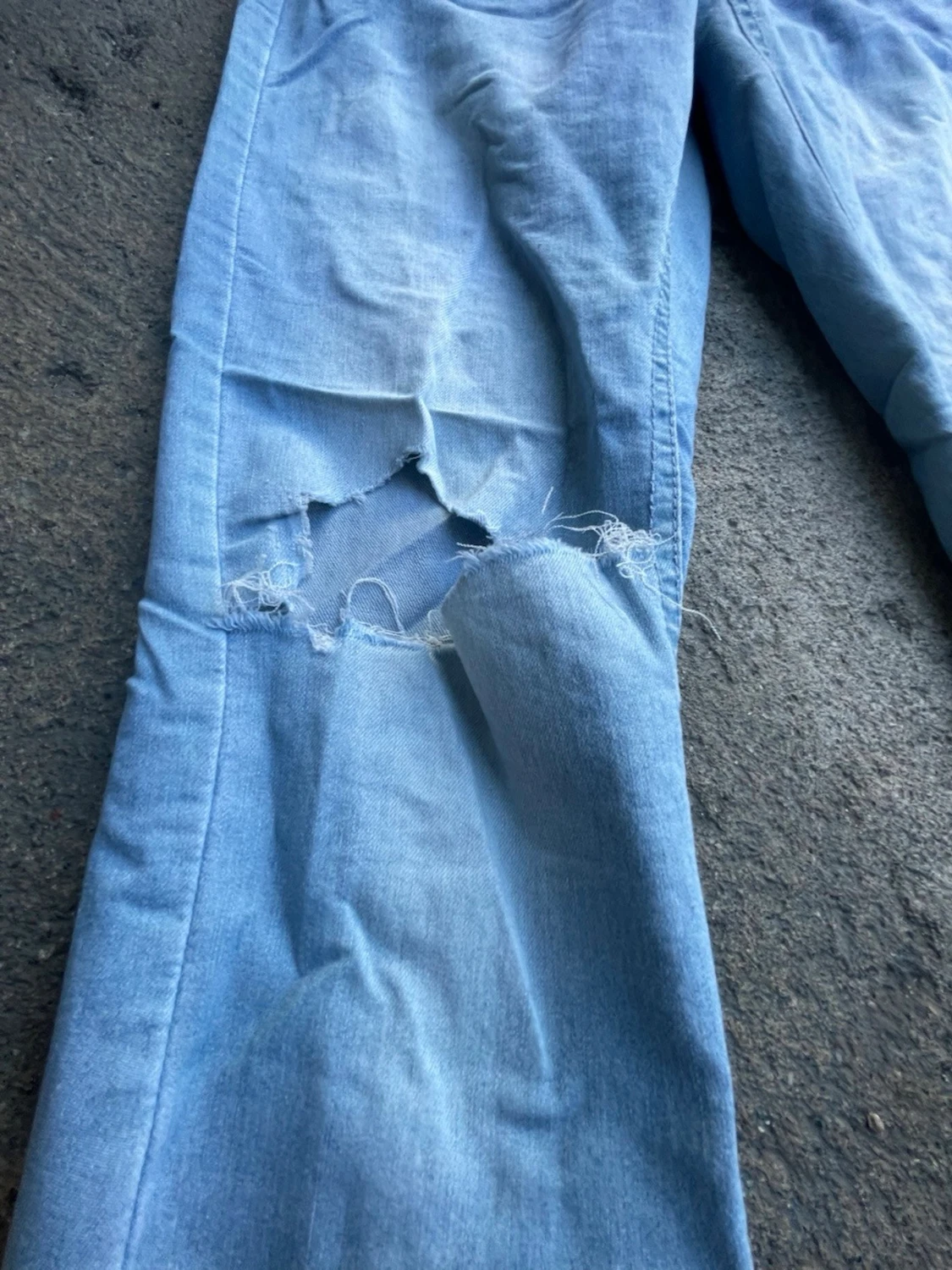 Ljusblå slitna skinny jeans - 1