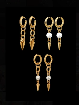 Örhängen  - Smyckeskit innehållande tre par örhängen från mitt egna smyckesföretag Laika där jag själv designar och tillverkar smycken från hjärtat i rostfritt stål💕💕💕 ett värde av 387 kr 