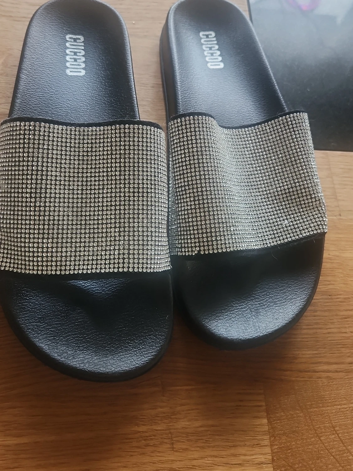 Svarta sandaler med strass från Cucucoo - 2