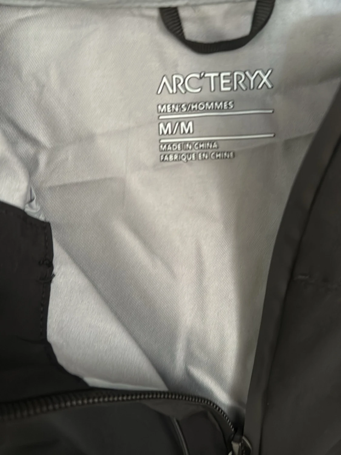 Svart Arc'teryx regnjacka med huva - 3
