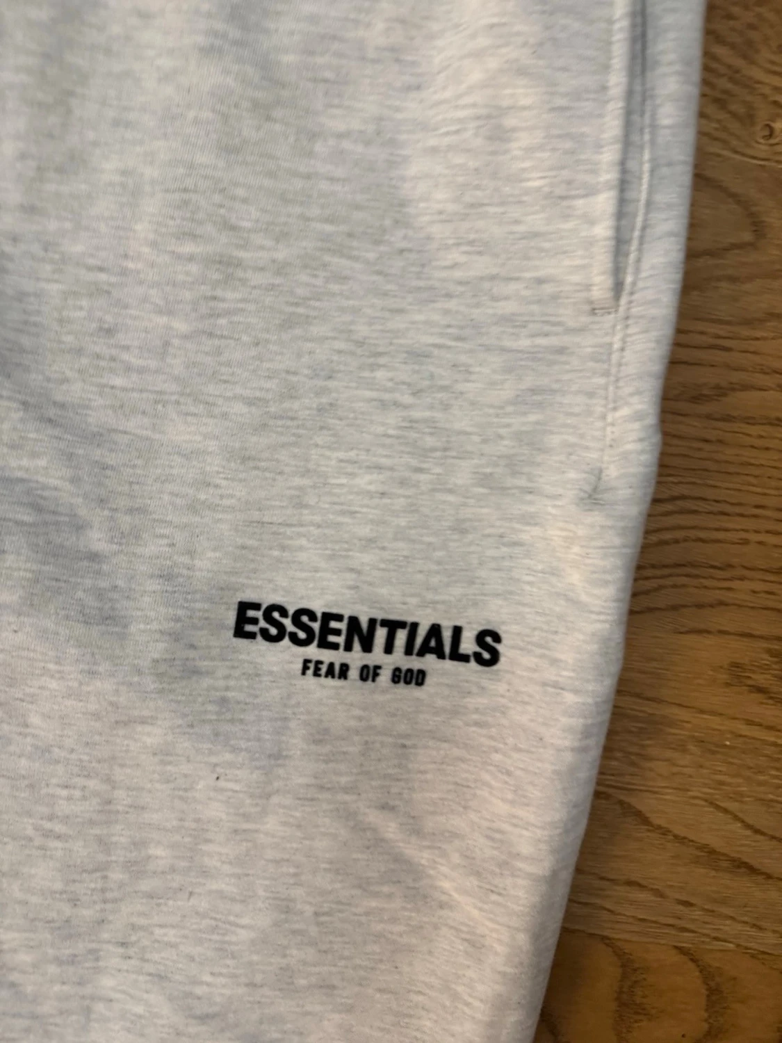 Grå mjukisbyxor från Essentials - 2