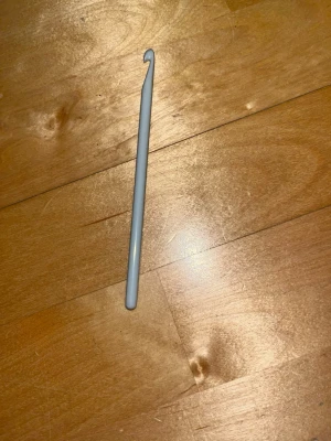 Virkkuukoukku 6mm - Vähän käytetty virkkuukoukku. Koko 6mm. Eläintalous MMM Katsothan myös muut ilmoitukseni Tarjoa 