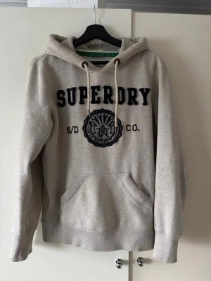 Superdry Hoodie  - Jätte fin superdry hoodie i väldigt bra skick. Storleken är S. Kom med frågor! 🙌