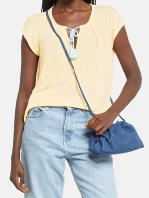 Zadig topp  - Helt ny och oanvänd topp från Zadig & Voltaire. Den är ljusgul med turkos/ ljusblå snörning med toffsar på. Var lite svårt att få till nyansen på bilderna pga brist av dagsljus. Nypris ca 2100kr. Material mestadels linne