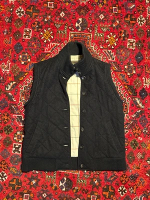 Svart quiltad soprtig dunväst - Loro Piana 100% Kashmir vest. Passar mer som XS trots storlek S. 