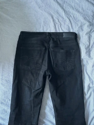 Bootcut jeans från junkyard  - Bootcut jeans från junkyard, har andvänt mycket förut men gillar inte direkt passformen längre och dem är lite små på mig❤️ 
