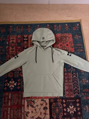 sail racing hoodie - Stilren sailracing hoodie i ljusgrön färg.