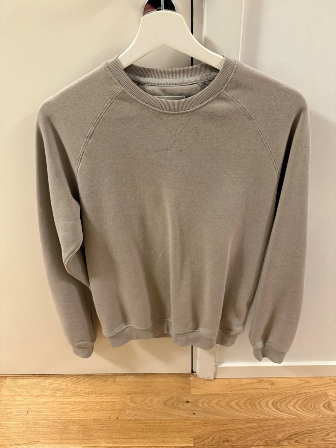 Beige basic sweatshirt