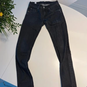 Tiger of Sweden jeans OBS priset går att ändras - Tja! Säljer nu på dessa riktigt snygga mörkgråa Tiger of Sweden jeansen. Byxorna är i bra skick och de kostar ca 1700 nypris. Var inte rädd för att fråga något😁