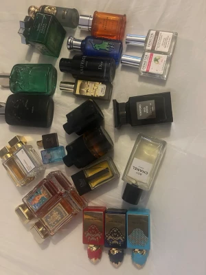 Parfym samples. Sample hela kollektionen skriv för priser. 2,5,10ml - Samplar exlusiva parfymer. 2,5,10 ml skriv för priser