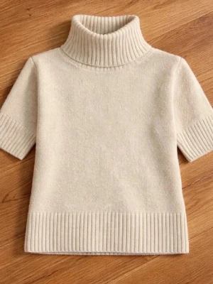 Beige stickad polotröja - Snygg polotröja med turtleneck i storlek xs🤍
