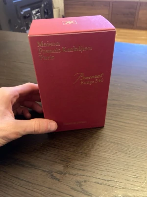 Baccarat Rouge 540 Parfym Maison Francis Kurkdjian - Riktigt god parfym liktar riktigt gott. 70ml flaska näst intill aldrig använd.