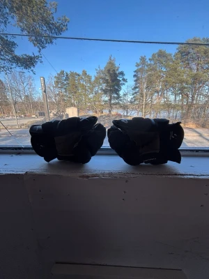 Bauer mach - Det är ett litet hål i högra handeln i mitten men det är lätt att sy