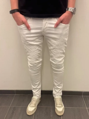 DONDUP GEORGE JEANS  - Dondup George Jeans. Mycket bra skick. Storlek: 32. Hör av dig vid frågor eller funderingar!