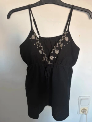 Ny blus ifrån shein  - Aldrig använd dock är lappen avklippt stl L 