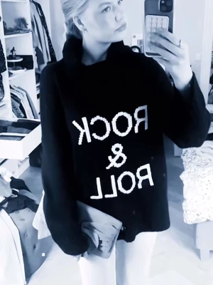 Rock & Roll stickad polo tröja  - As snygg rock & roll stickad polo tröja!! Liknar den från Zadig men är märket lilo!!💓💓