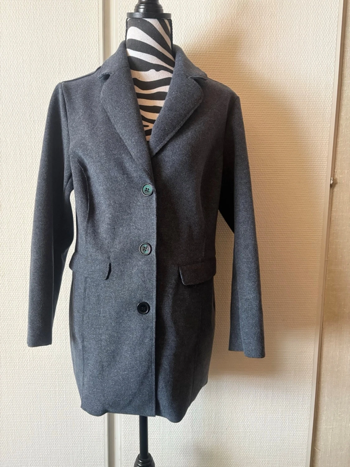 Mörkgrå klassisk ullrock