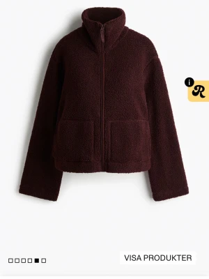 Hm teddyjacka - Mysig och superfin slutsåld vinröd teddyjacka från hm i storlek xs, köpt i höstas men kom tyvärr inte till användning så är fortfarande som ny❤️Skriv gärna för egna vilder 