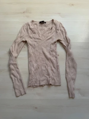 Tröja - Långärmad ribbad tröja, lite nopprig💕