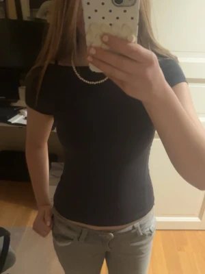 Topp - Slim fitted topp med urringad rygg💕