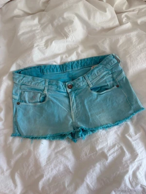 Ljusblå jeansshorts från G star  - Supersnygga ljusblå jeansshorts från G star!! Se midjemått på bilderna🩵 W