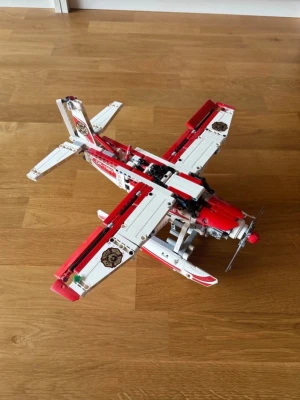 LEGO Technic Flygplan 42040 - Alla bitar finns. Båda instruktionsböckerna inkluderade. Tyvärr ingen originallåda