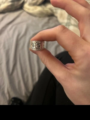 Västerbottensring - Säljer nu min fina Västerbottensring då den tyvärr inte kommer till användning🥲💕minns ej storlek men när jag mäter så är det 18 mm.  Nypris 995kr
