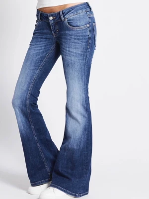 Blaze jeans, Blå bootcut jeans med utsvängda ben - Säljer ett par blå bootcut jeans med snygg tvätt och utsvängda ben. Jeasen är från lager 157 och i short modellen. Säljer pga att dom är för korta. Helt nya, bara testat dom hemma. 